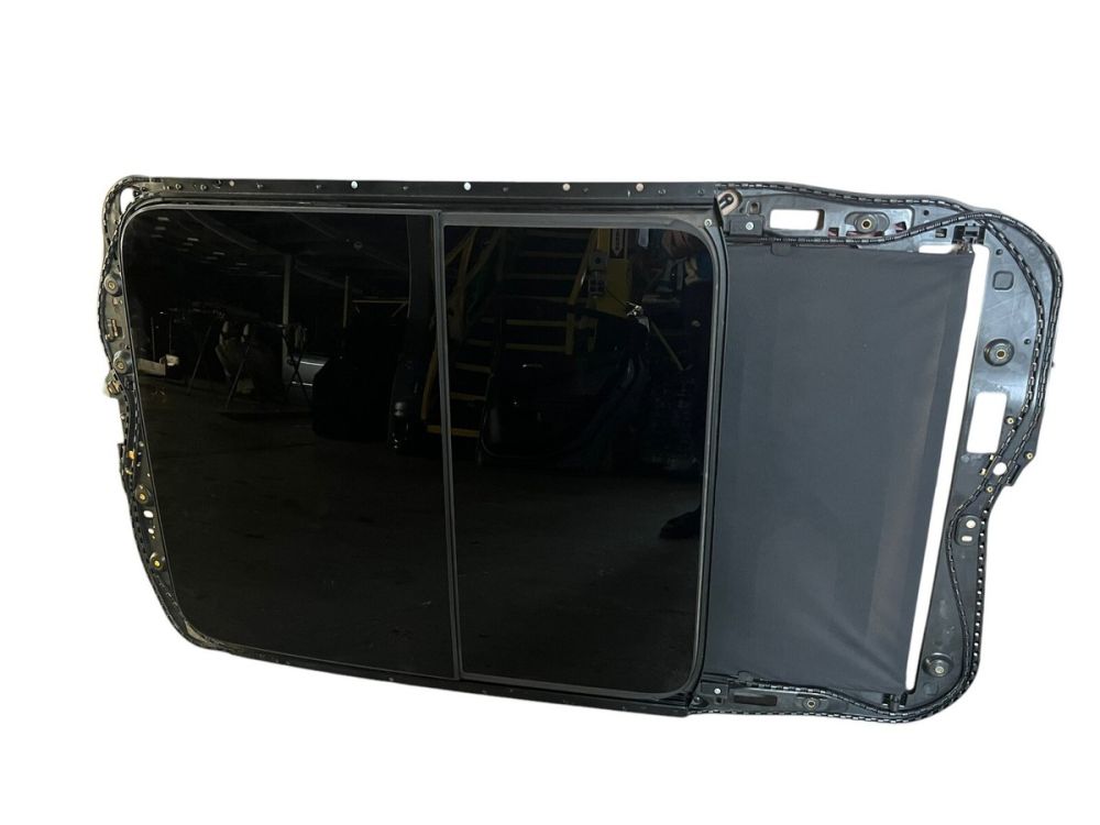 تصویر محصول شیشه سانروف آئودی Q5 e-tron 40 سال 2023