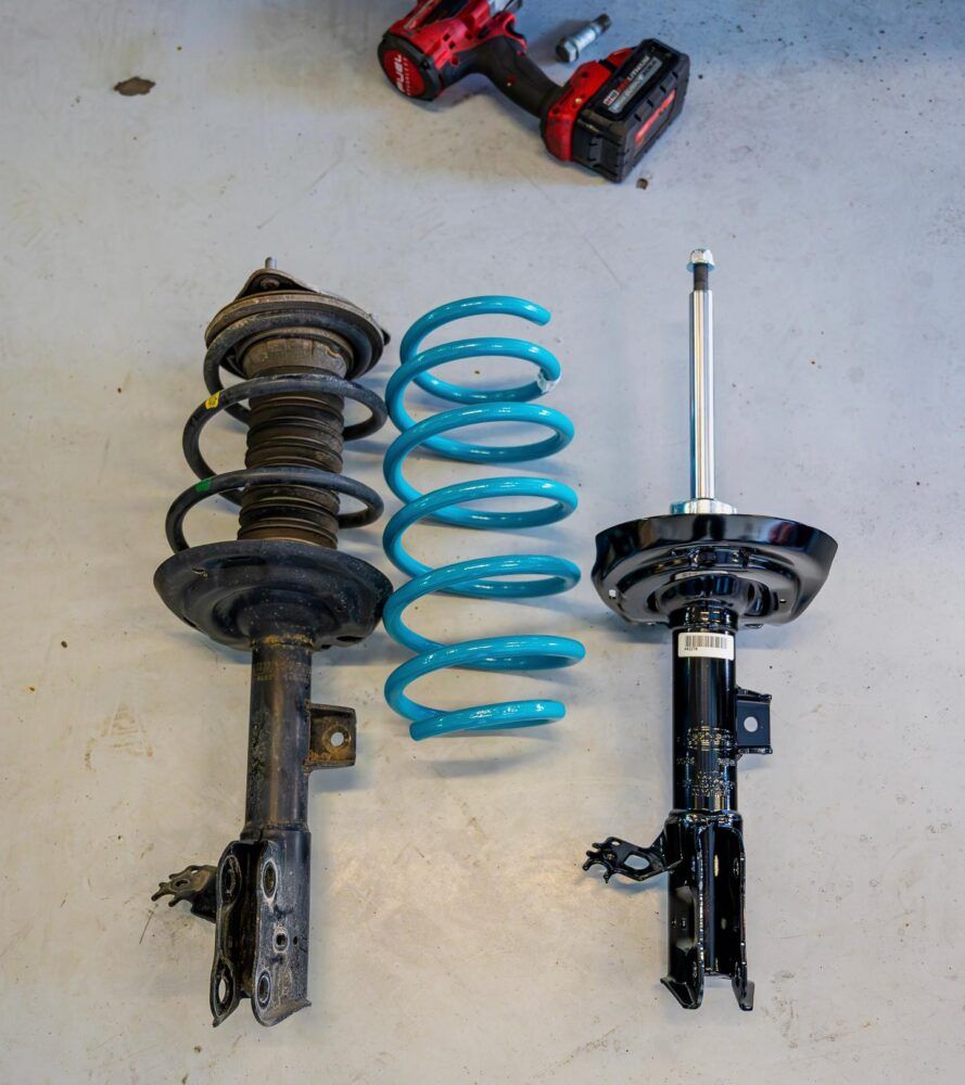 تصویر محصول کمک فنر جلو چپ تویوتا راوفور 2.5 لیتر دو دیفرانسیل سال 2017