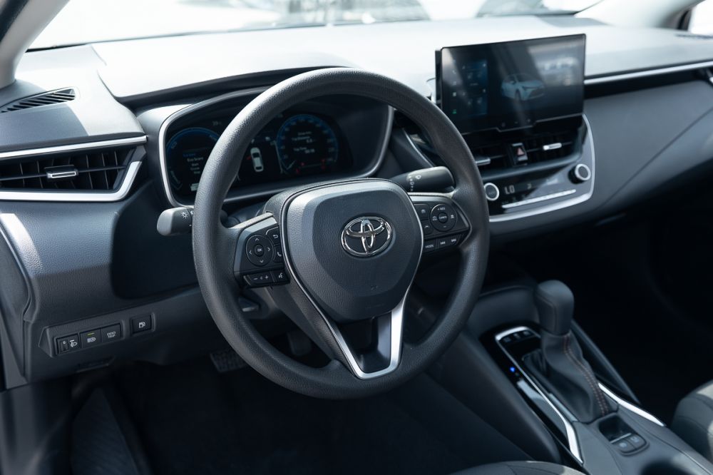 تصویر محصول داشبورد تویوتا لوین هیبرید 1.8 لیتر ساده سال 2024