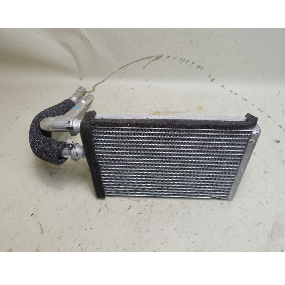 تصویر محصول رادیاتور بخاری بی ام و سری 2 گرن کوپه 225L سال 2025