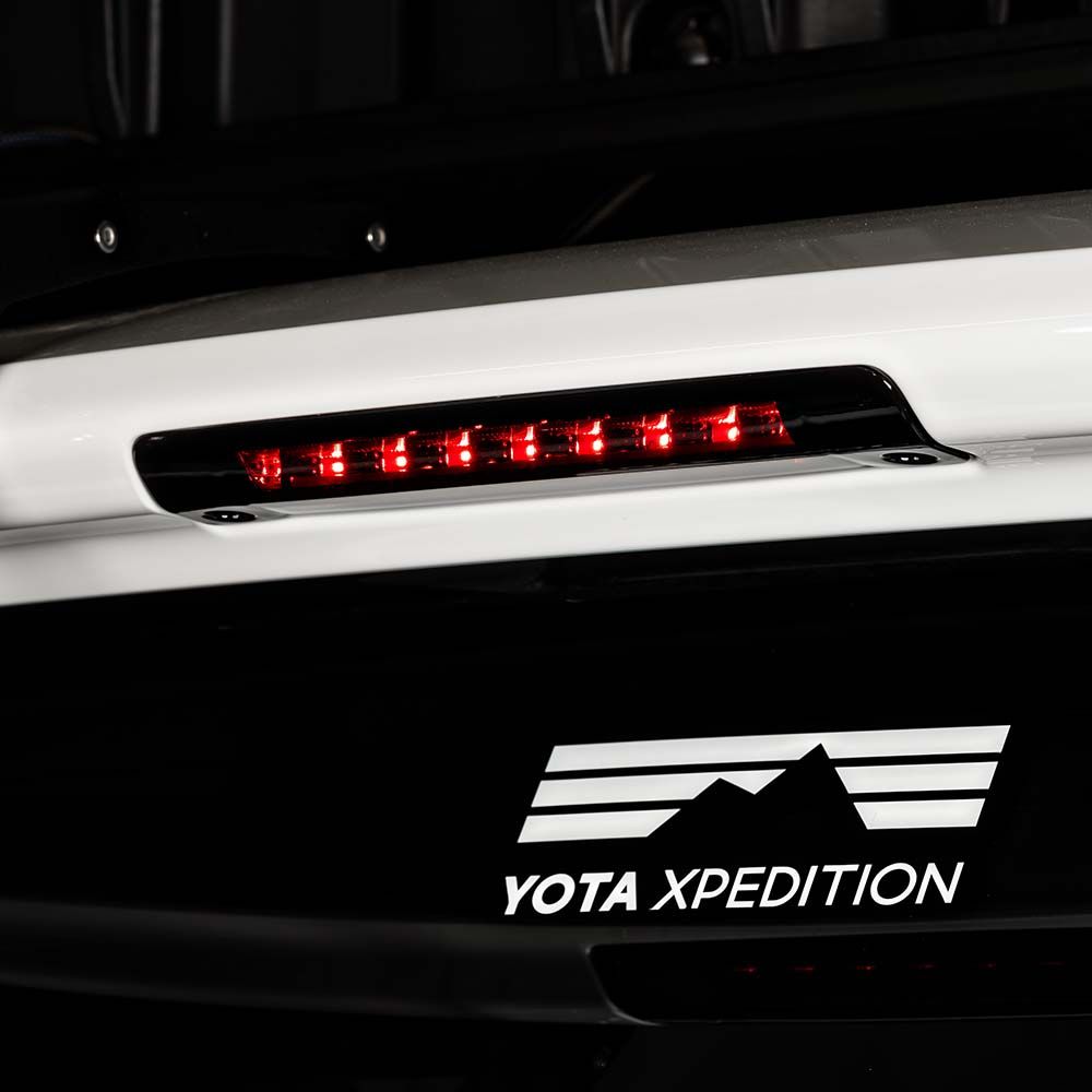 تصویر محصول خطر ترمز سوم کی ام سی eJ7 ساده سال 2023