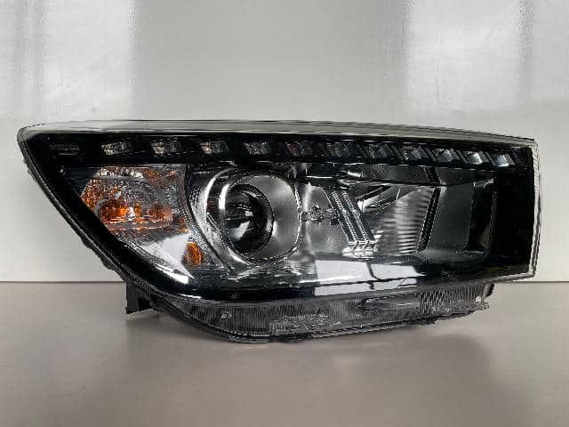 تصویر محصول چراغ جلو راست سانگ یانگ تیوولی الیت سال 2017