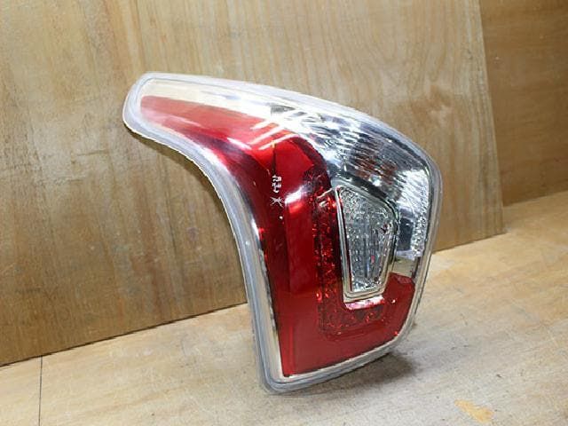 تصویر محصول چراغ خطر عقب چپ سانگ یانگ تیوولی الیت سال 2017